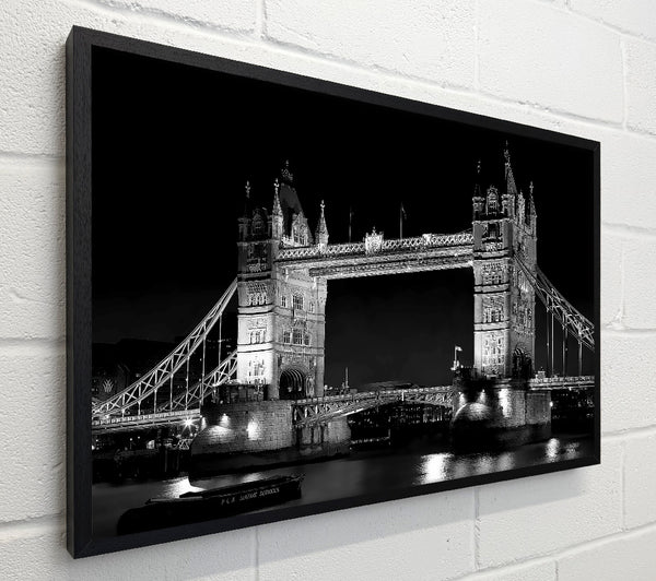 London Bridge Retro B n W