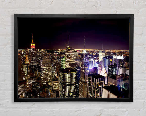 New York City, Empire State Building, rotes Glühen bei Nacht 