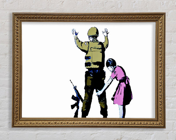 Kind durchsucht Soldaten