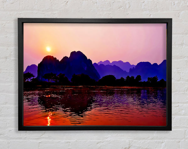 Lila Berge bei Sonnenaufgang