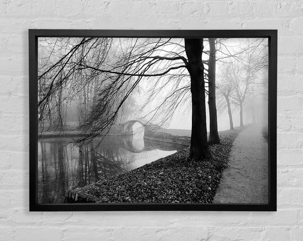 Winterlicher Flussspaziergang B n W