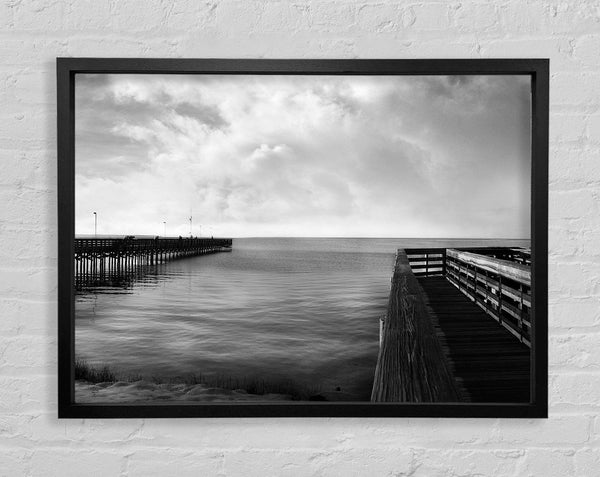 Twin Pier Ocean B und W