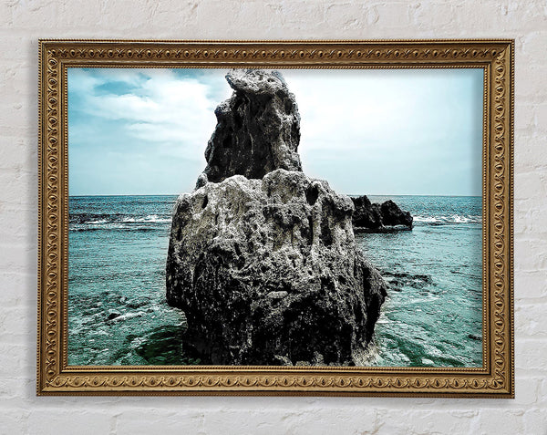 Großer Felsen am Strand von Denia, Spanien