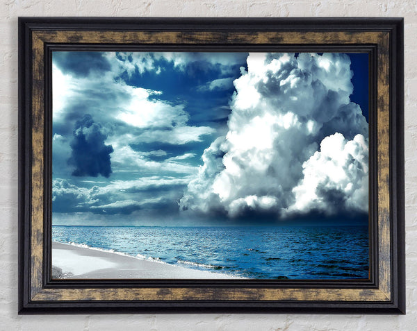 Bewölkter Himmel am Meer