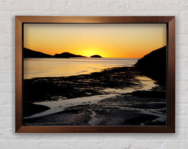Goldener Sonnenaufgang über dem Ozean
