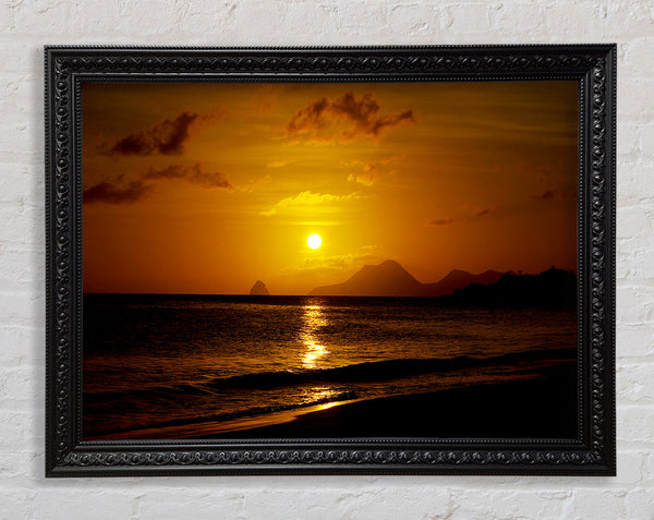Karamellfarbener Ozean-Sonnenuntergang