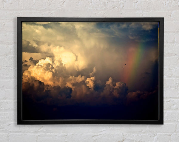 Gewitterwolken und Regenbogen