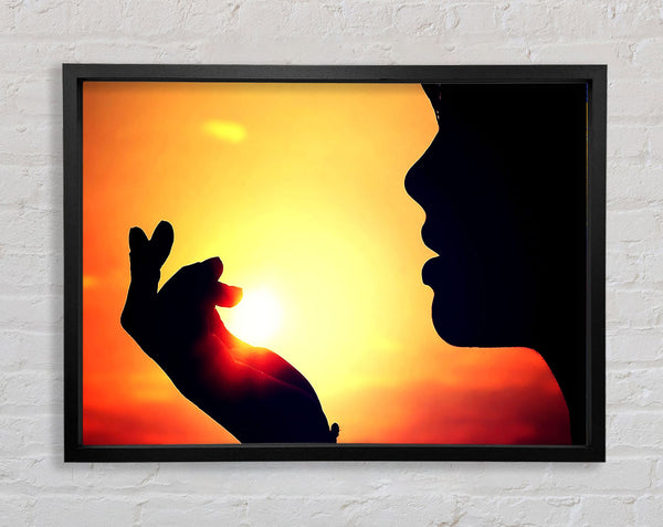 Die Sonne in ihrer Handfläche