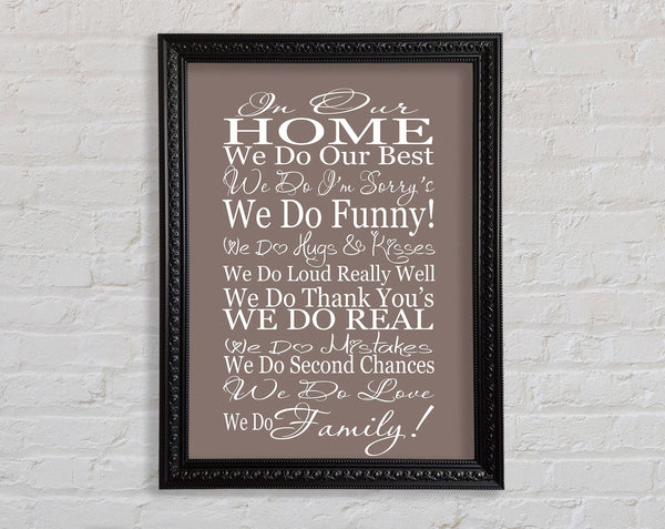 Familienzitat „In unserem Zuhause machen wir Familie“ Beige