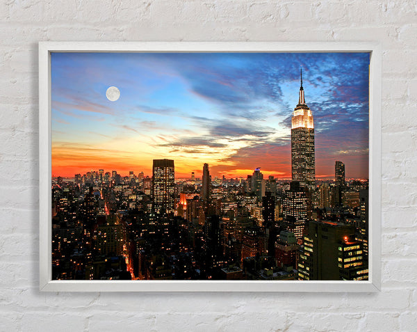 Im Mondlicht stehendes Empire State Building
