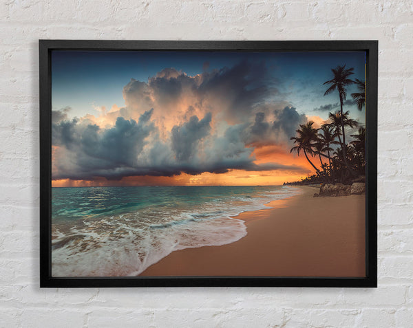 Graue Wolken am Strand