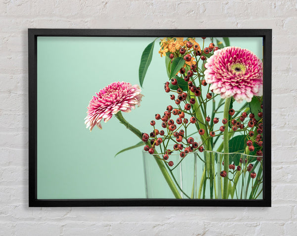 Blumenvase mit Beeren