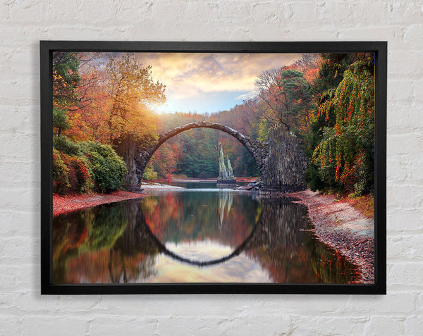 Halbkreisbrücke über den Fluss