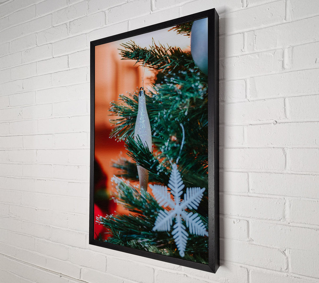 A Canvas Print of Green And White Ornament Canvas Wall Art