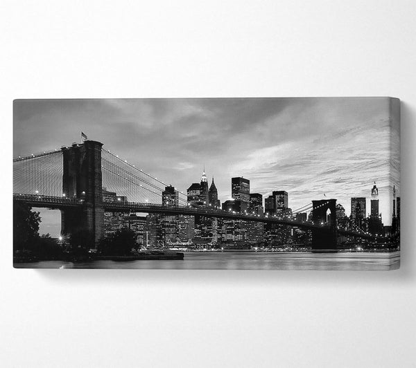 Brooklyn Bridge, bewölkter Himmel, B n W