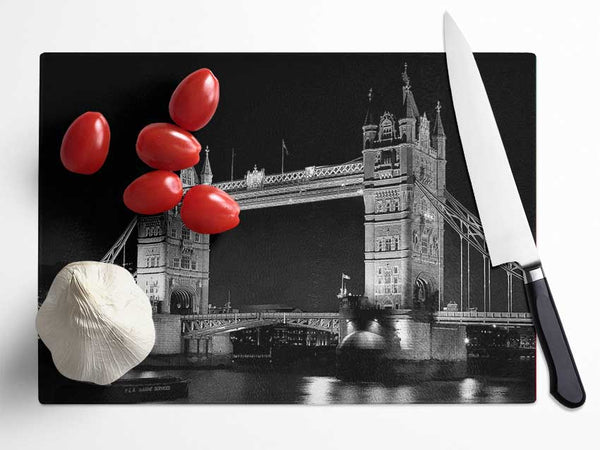 London Bridge Retro B n W Glass Chopping Board