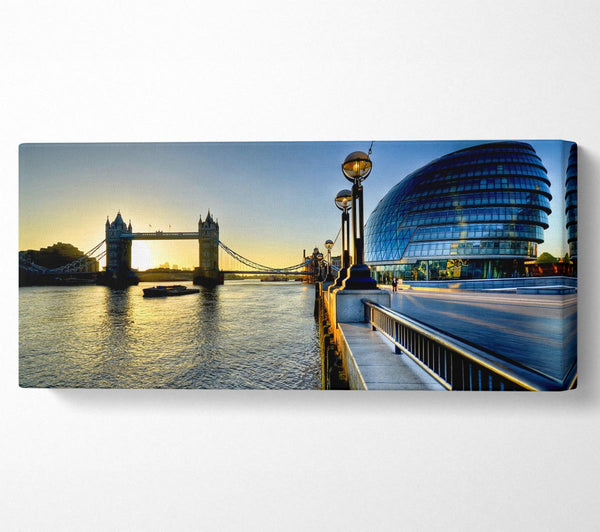 Sonnenuntergang über der Tower Bridge in London