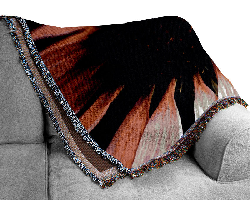 Pom Pom Daisy Centre Woven Blanket