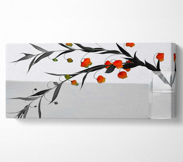 Vase mit Orangenknospen B n W