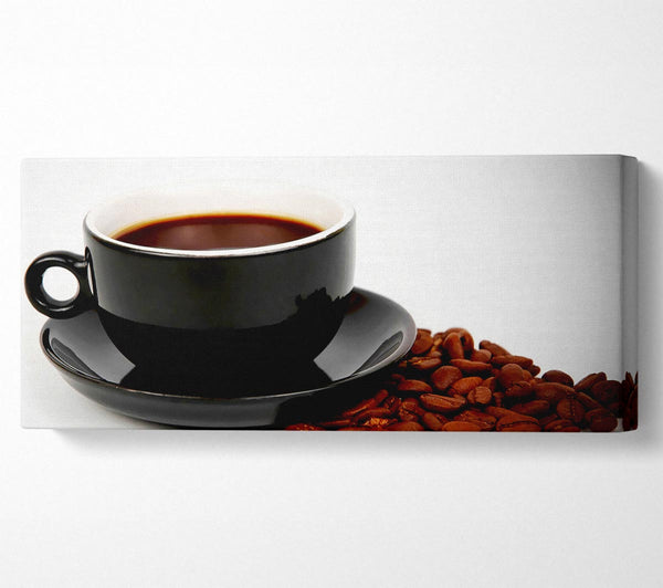 Schwarzer Kaffee mit Bohnen