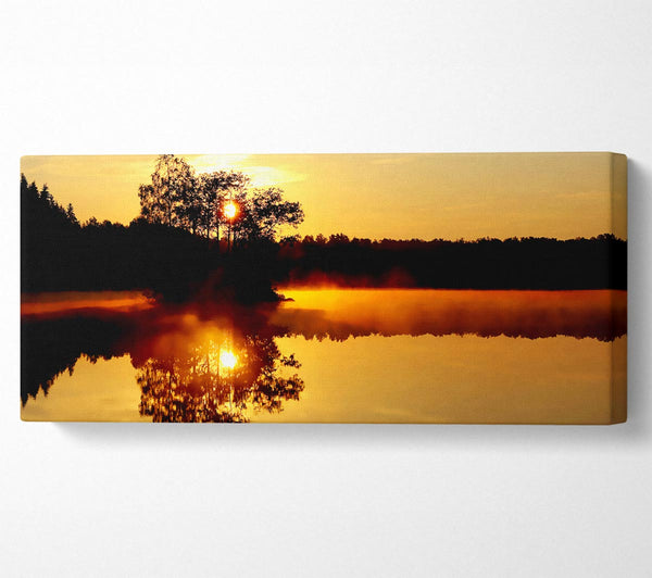 Reflexionen des Sonnenuntergangsbaums