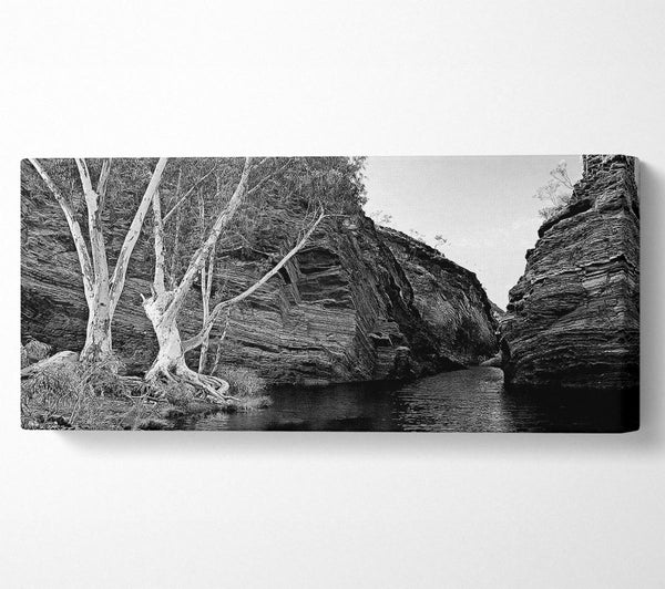 B n W Valley Stille Gewässer