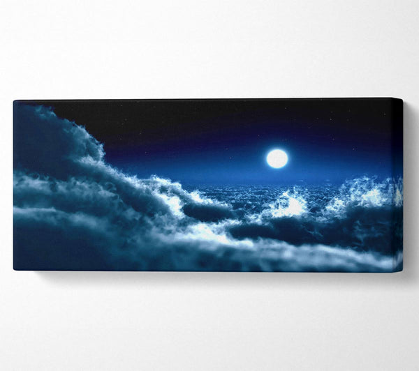Mond über Wolken