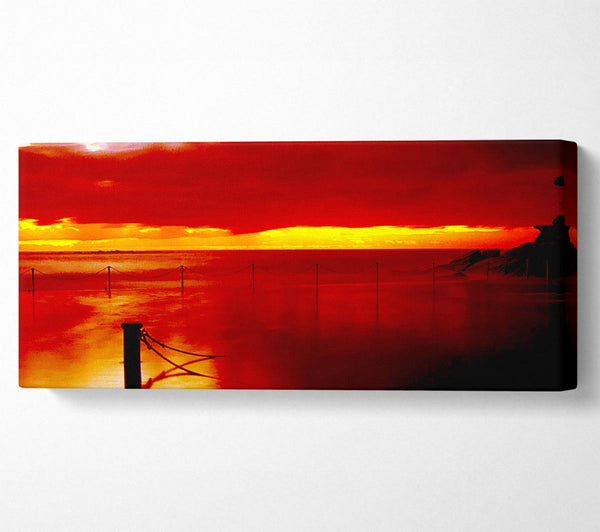 Der Pier im Ozean Orange
