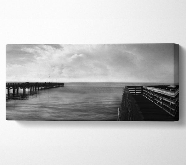 Twin Pier Ocean B und W