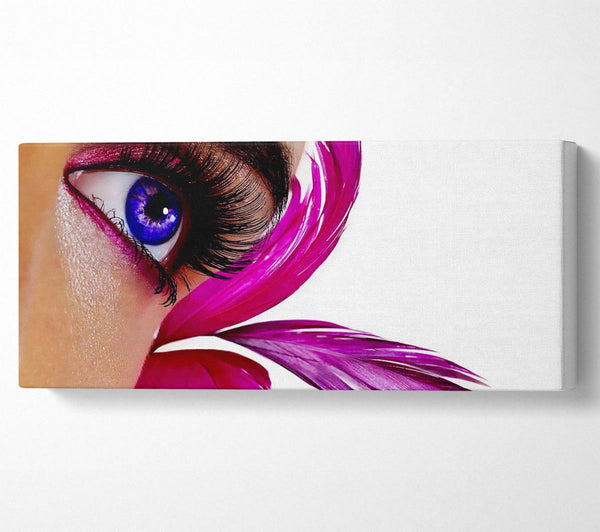 Atemberaubendes rosa gefiedertes Auge