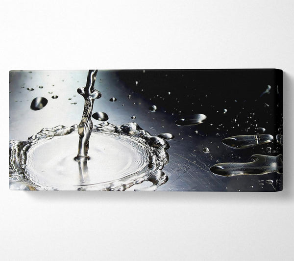 Metallisches Wasserspritzen