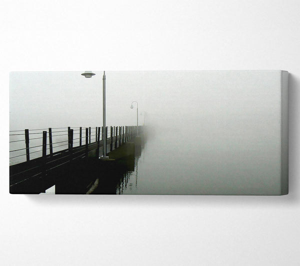Nebliger Ozeanpier
