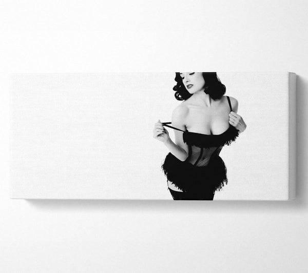 Ditta Von Teese B n W