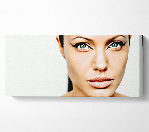 Angelina Jolie Katzenaugen