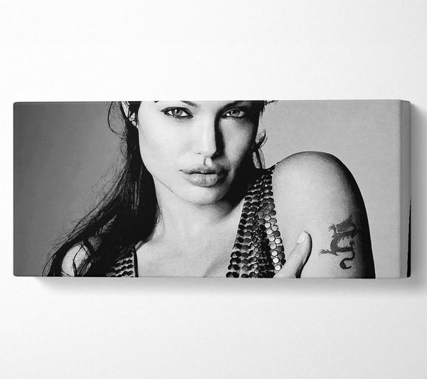Angelina Jolie Drachen Tattoo