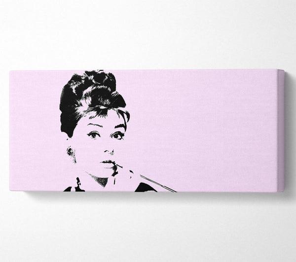 Audrey Hepburn Zigarettenpose Pink