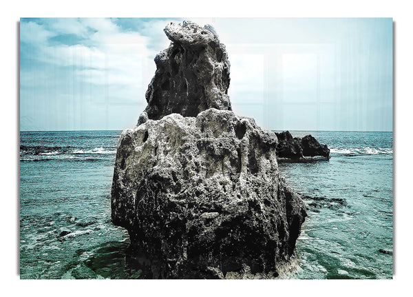 Großer Felsen am Strand von Denia, Spanien
