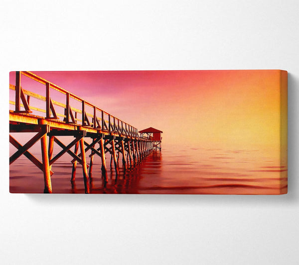Ruhiger Ozeanpier in Pink