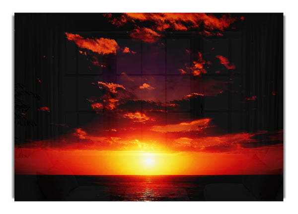 Sonnenuntergang durch die schwarzen Ozeanwolken