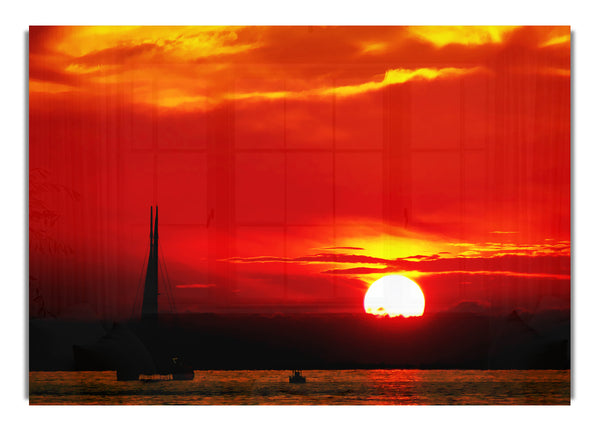 Segeln in den roten Sonnenuntergang
