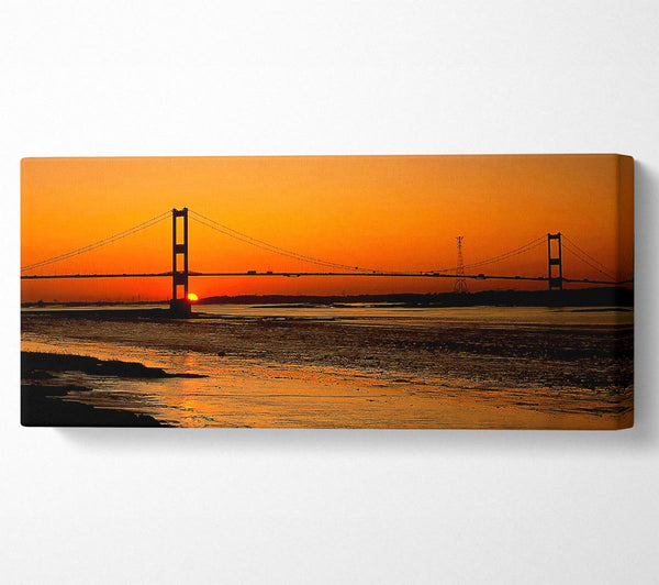 Brücke in der Ferne Orange Sonnenuntergang