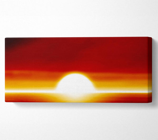 Surrealer orangefarbener Sonnenuntergang
