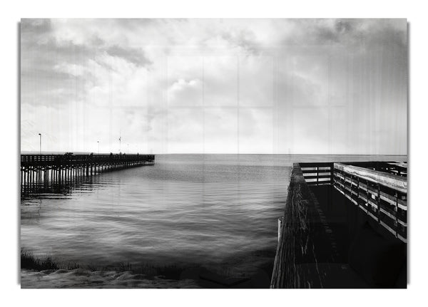 Ruhiger Pier B~w