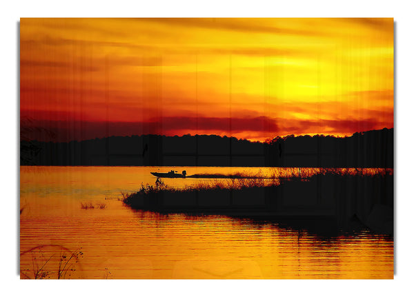 Ruhiges orangefarbenes Wasser