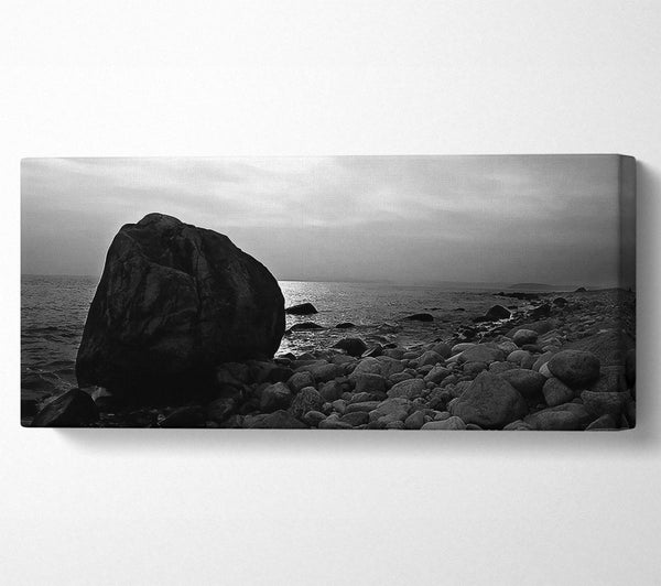 Der Stein, der die Sonne blockiert B n W