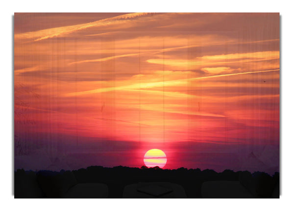 Wolken über der untergehenden Sonne