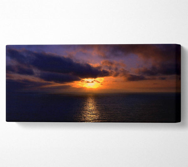 Sonnenuntergang auf offenem Meer