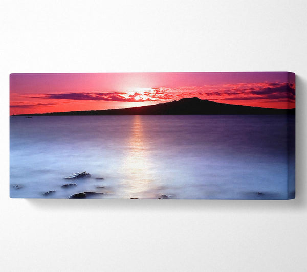 Sonnenuntergang auf dem ruhigen Ozean