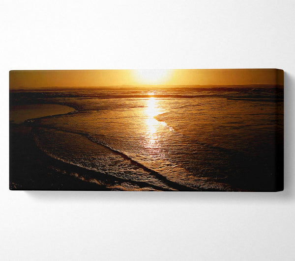 Die Spiegelungen der Sonne im Ozean