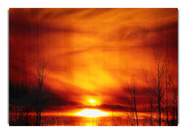 Orangefarbener Sonnenstrahl durch den nebligen Himmel